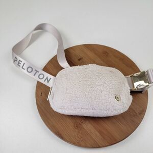 Lululemon Everywhere Belt Bag Fleece Sherpa 1L Light Ivory Peloton Fannypack